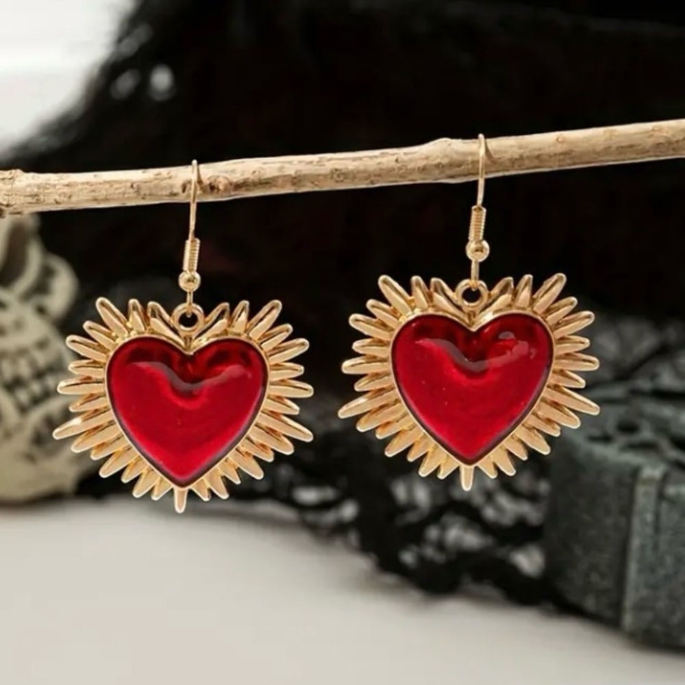 ✨ModCloth Morven Red Gold Heart Earrings - Picture 5 of 5